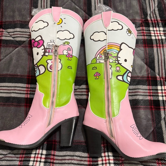 New without tags Hello  Kitty women’s boots size 8 - Picture 2 of 9